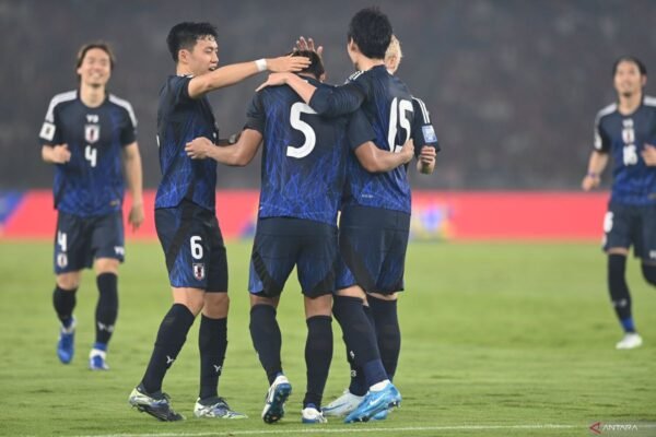 Berikut beberapa alternatif judul untuk "Jepang Ditahan Imbang Tanpa Gol oleh Arab Saudi":

1. "Jepang dan Arab Saudi Berbagi Poin Setelah Pertandingan Tanpa Gol"
2. "Pertandingan Tanpa Gol: Jepang Terkandaskan oleh Arab Saudi"
3. "Tanpa Gol: Jepang dan Arab Saudi Memperoleh Hasil Imbang"
4. "Jepang Menghadapi Kebuntuan Melawan Arab Saudi: Hasil Imbang 0-0"
5. "Jepang Gagal Menang, Ditahan Imbang oleh Arab Saudi"

Silakan pilih atau modifikasi sesuai kebutuhan!