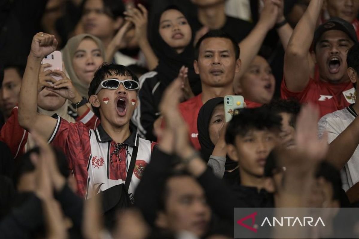 Tentu! Berikut adalah beberapa alternatif judul yang bisa Anda gunakan:

1. "Semangat Tiada Henti: God Bless dan Judika Menggugah Penggemar Indonesia"
2. "Api Semangat: God Bless dan Judika Memotivasi Penggemar Tanah Air"
3. "Meriahkan Semangat: Konser God Bless dan Judika untuk Penggemar Indonesia"
4. "Harmoni Semangat: God Bless dan Judika Bersama Penggemar Indonesia"
5. "Inspirasi dari God Bless dan Judika untuk Menyalakan Semangat Penggemar"

Silakan pilih salah satu atau sesuaikan sesuai kebutuhan!