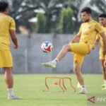 Here's an alternate title for "Madura United bidik bek asing anyar asal Afrika":

"Madura United Targeting New African Defender